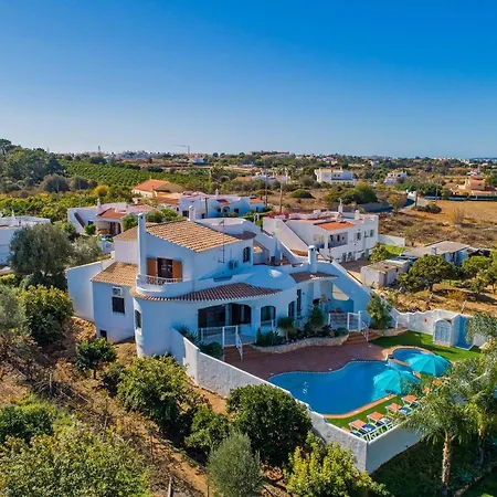 Casa Do Laguinho By *